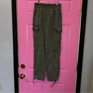 Forever 21 Sage Green Textured Pants‎